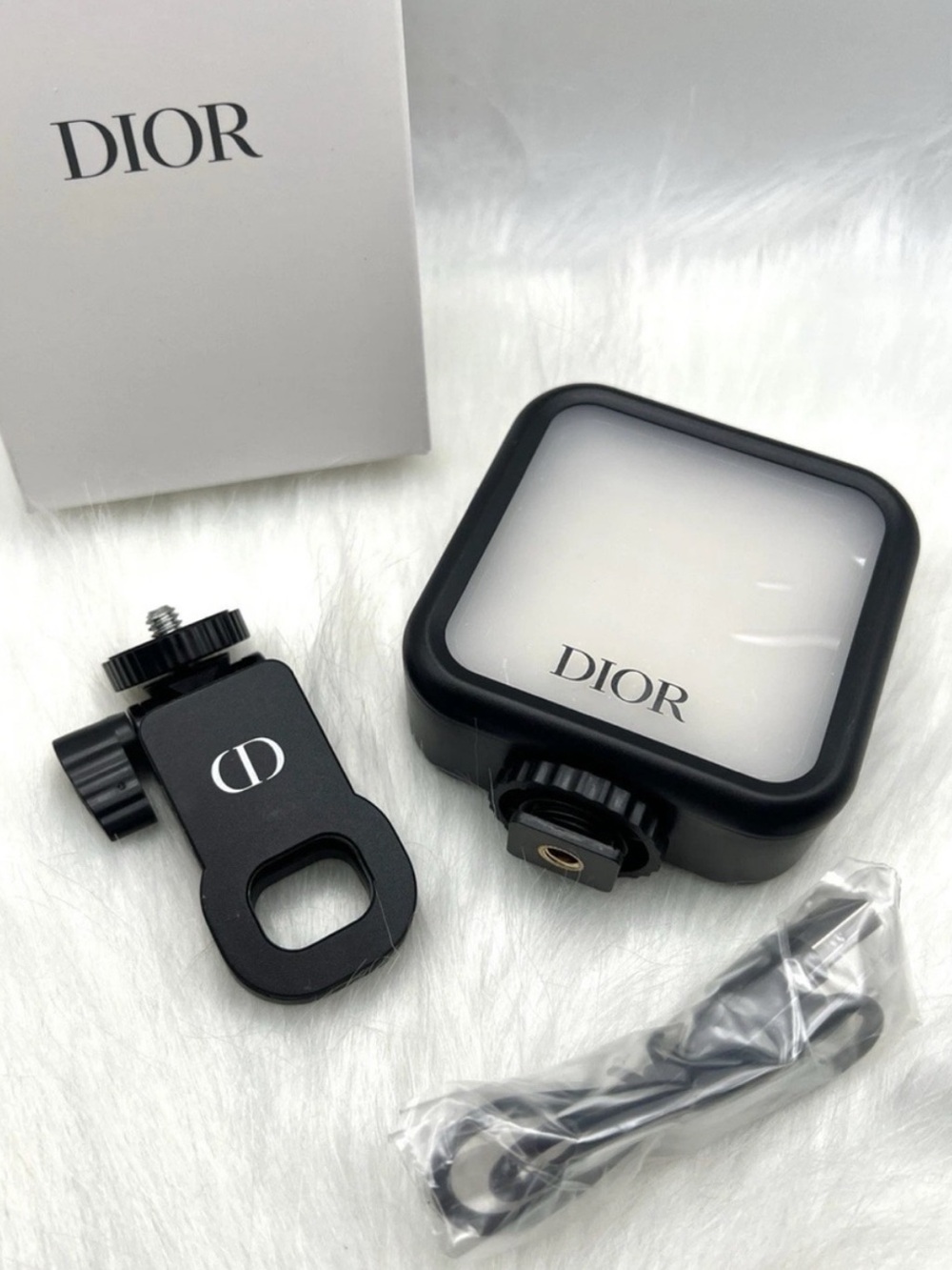 Dior Beauty Selfie Light Phone Accessory (For Photos Videos Lives etc) - Picture 4 of 9